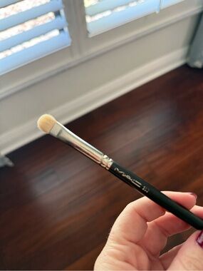 Older style MAC Cosmetics 239 makeup brush